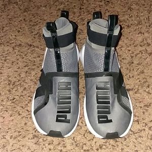 Basketball shoes